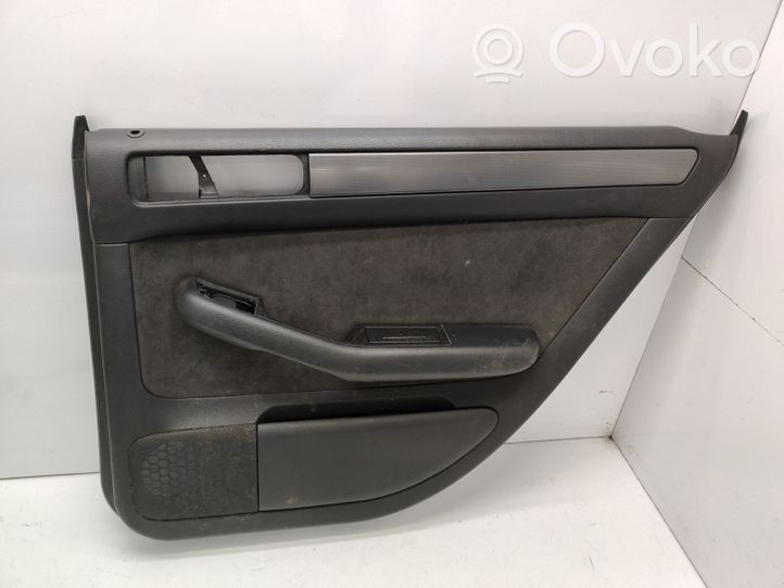 Audi A6 S6 C5 4B Rivestimento del pannello della portiera posteriore 4B0867306