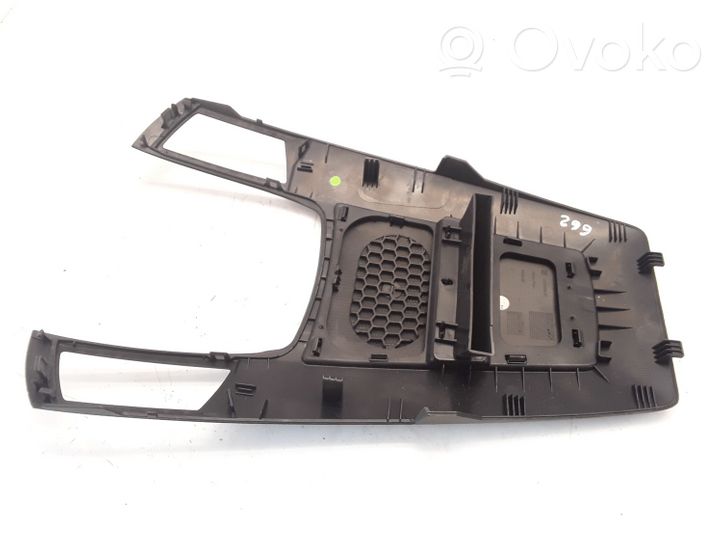 Opel Zafira B Panelės apdailos skydas (centrinis) 13150225