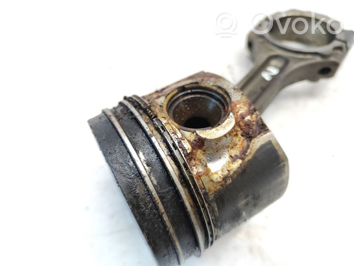 Hyundai Santa Fe Piston with connecting rod A11D