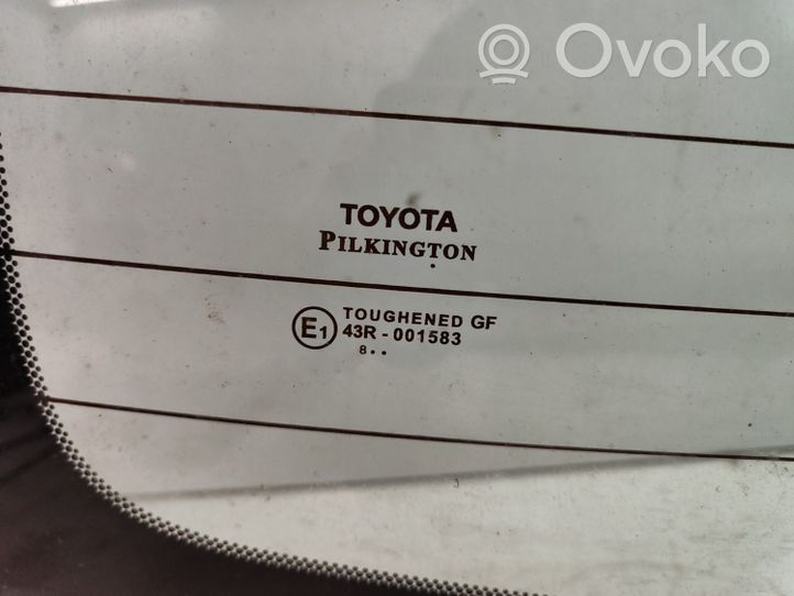 Toyota Avensis T270 Szyba tylna 43R001583