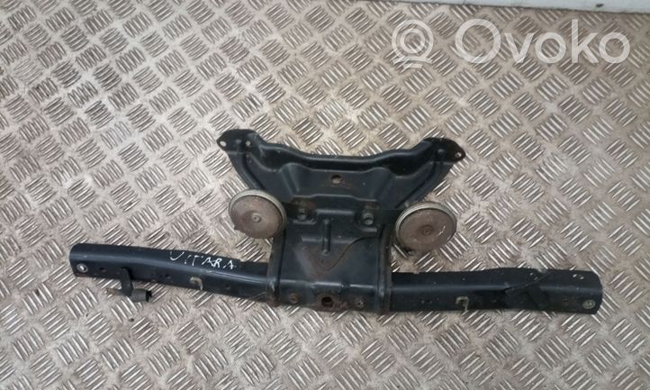 Suzuki Grand Vitara II Staffa del pannello di supporto del radiatore parte superiore 