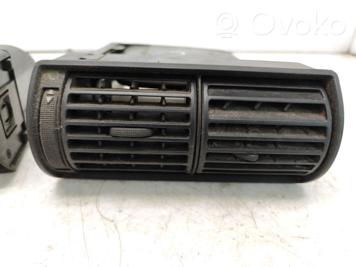 Audi 100 S4 C4 Garniture, panneau de grille d'aération latérale 4A1820901