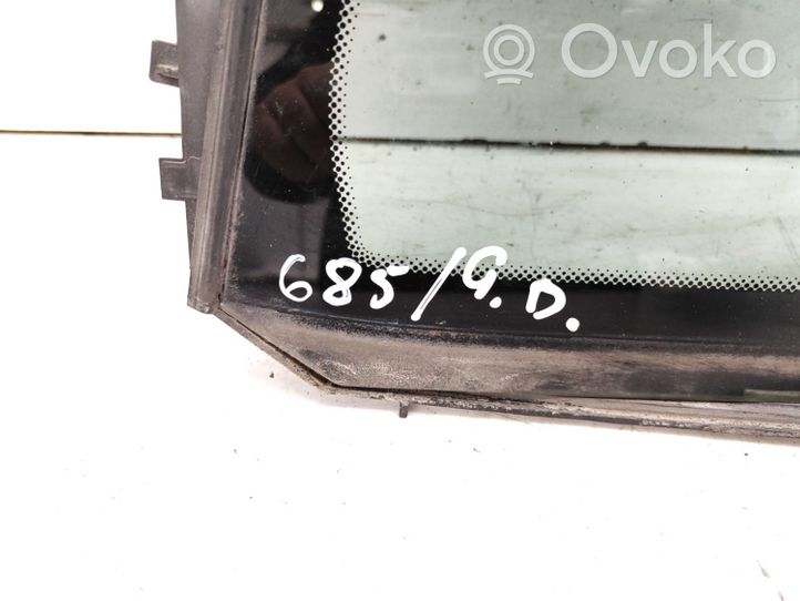 BMW X3 E83 Vetro del deflettore posteriore 43R001108