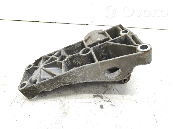 Volkswagen Golf III Support de générateur / alternateur 030145169H