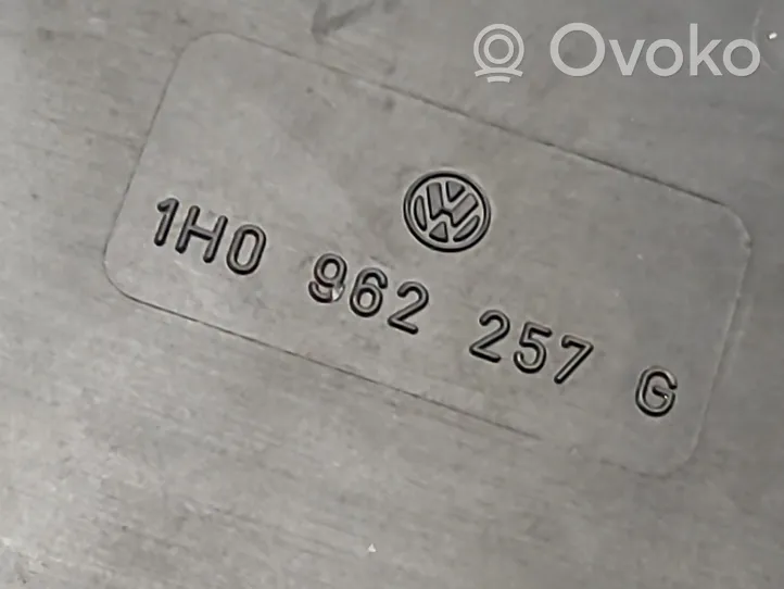Volkswagen Golf III Pompe à vide verrouillage central 1H0962257G