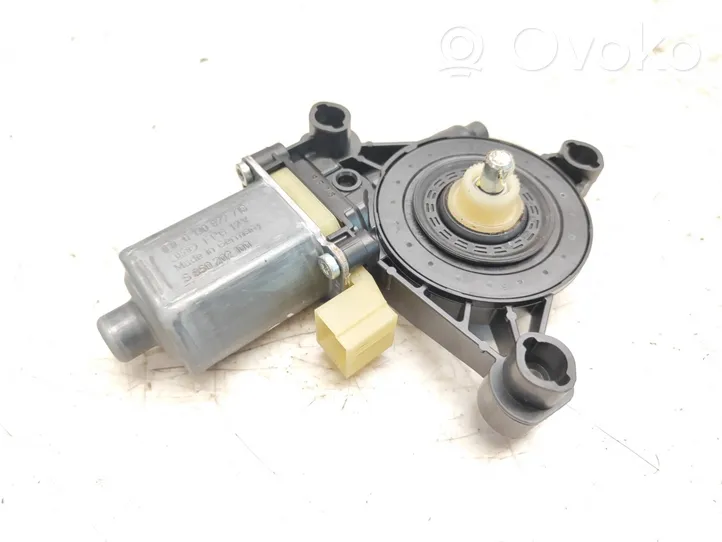 Volkswagen Golf VII Front door window regulator motor 5Q0959802B