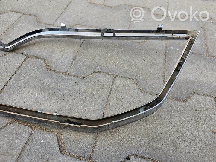 Skoda Octavia Mk3 (5E) Grille calandre supérieure de pare-chocs avant 5E0853761