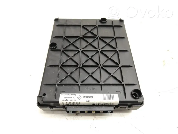 Renault Scenic I Module de fusibles 7703297929