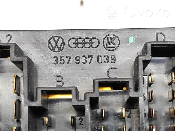 Volkswagen Golf III Module de fusibles 357937039