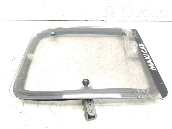 Mazda B series UF Fenêtre latérale avant / vitre triangulaire 43R00014