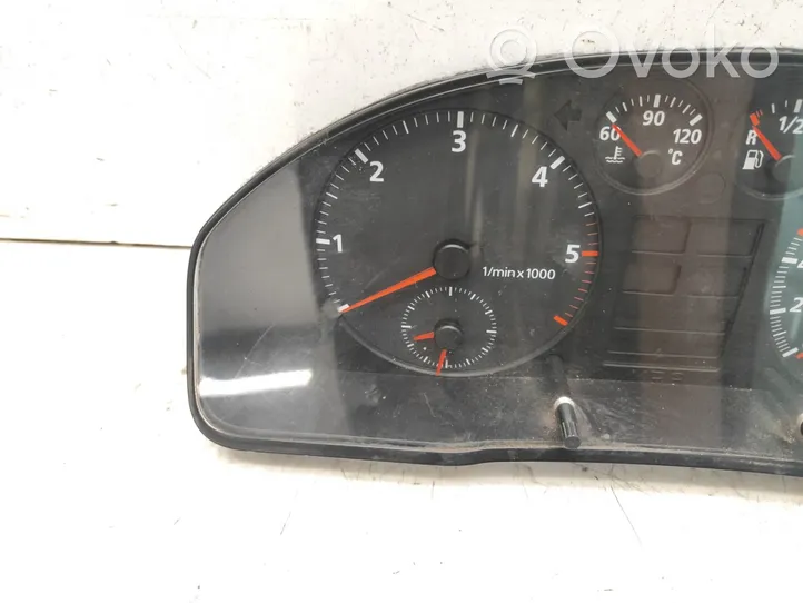 Audi A4 S4 B5 8D Compteur de vitesse tableau de bord 8D9919033A