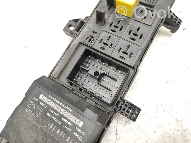 Opel Vectra C Module de fusibles 13181984