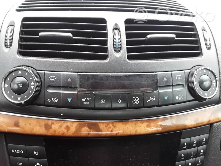 Mercedes-Benz E W211 Panel klimatyzacji A2118302090