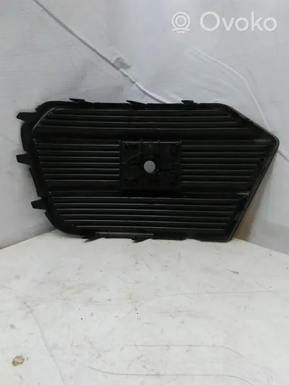 Audi Q3 8U Rejilla inferior del parachoques delantero 8U0807682Q