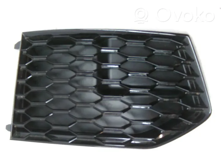 Audi Q3 8U Mascherina inferiore del paraurti anteriore 8U0807682G