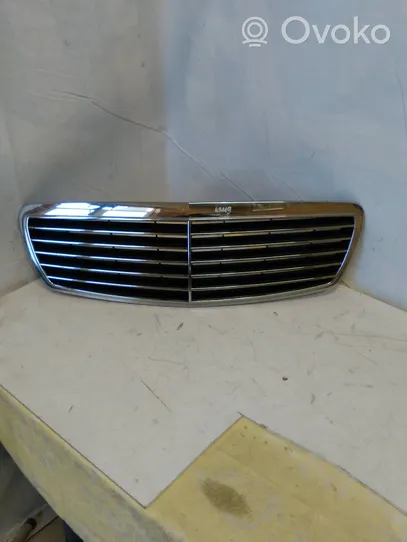 Mercedes-Benz E W211 Atrapa chłodnicy / Grill A2118800583