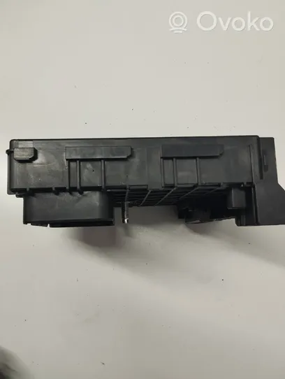 Volkswagen PASSAT B7 Module de fusibles 3C0937125A