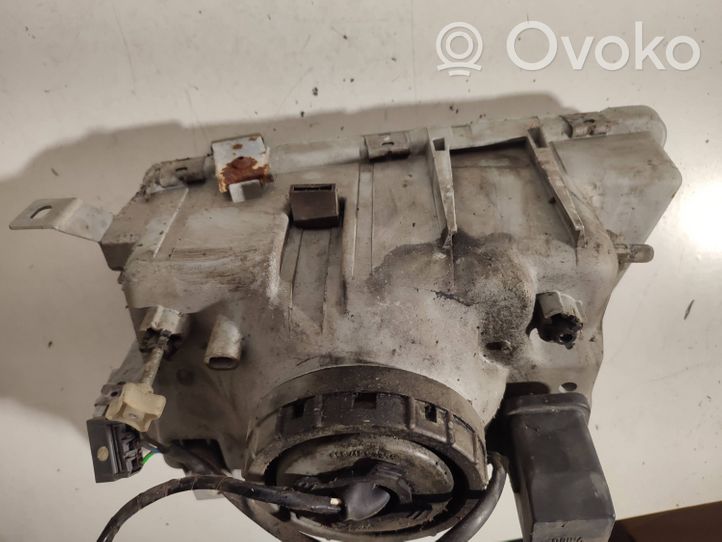 Saab 9000 CD Lampa przednia 301133864