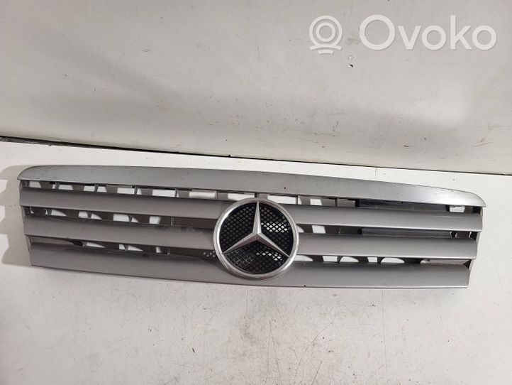 Mercedes-Benz A W168 Grille calandre supérieure de pare-chocs avant 688800083