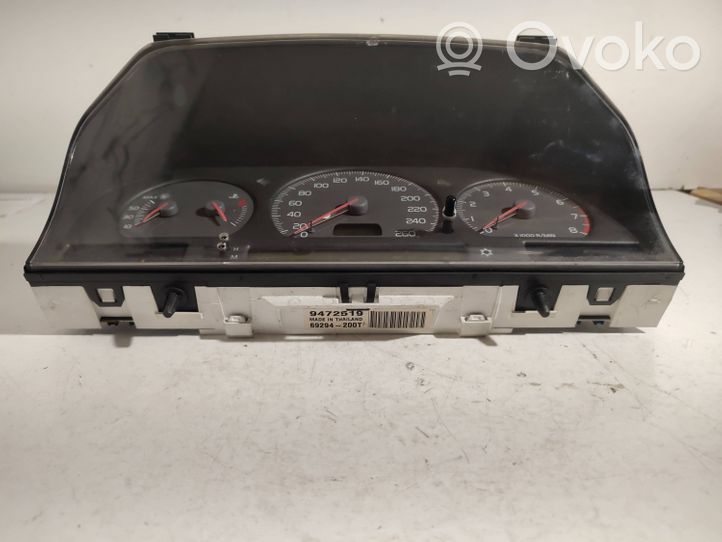 Volvo S70  V70  V70 XC Speedometer (instrument cluster) 9472519