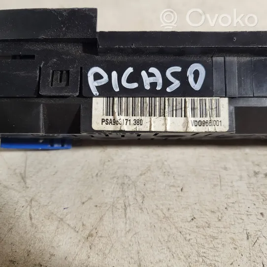 Citroen Xsara Picasso Monitor / wyświetlacz / ekran 88311303