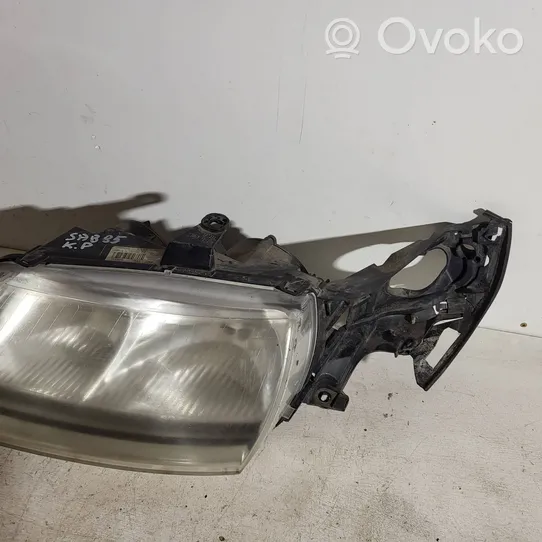 Saab 9-5 Lampa przednia 89006241