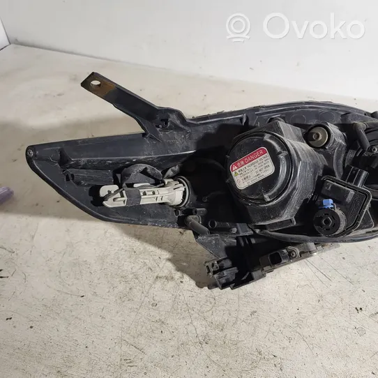 Mazda 5 Lampa przednia C23551040