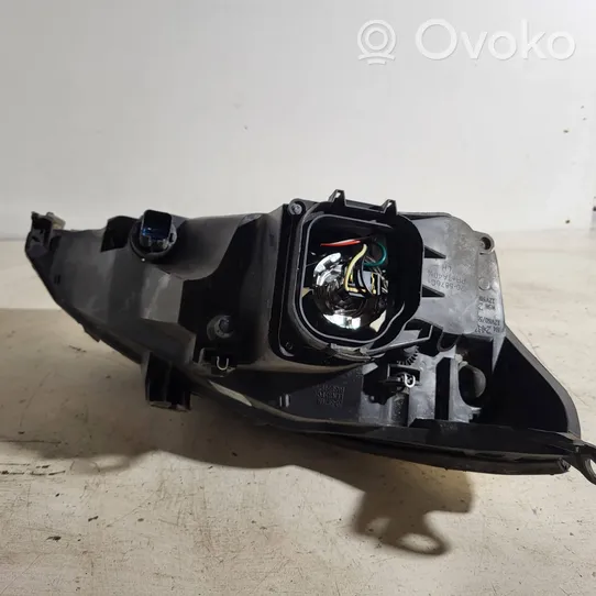 Ford Focus Lampa przednia 205676Z