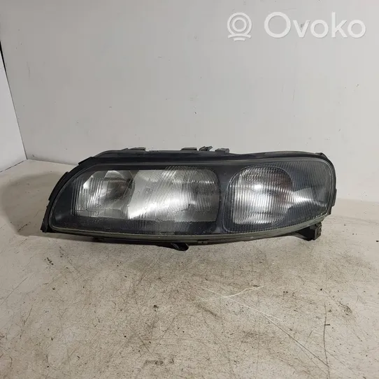 Volvo V70 Lampa przednia 89007907