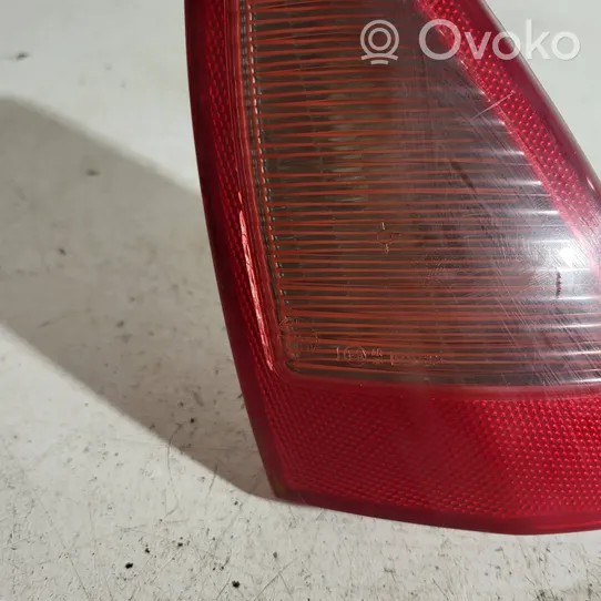 Alfa Romeo 147 Lampy tylnej klapy bagażnika 46747825