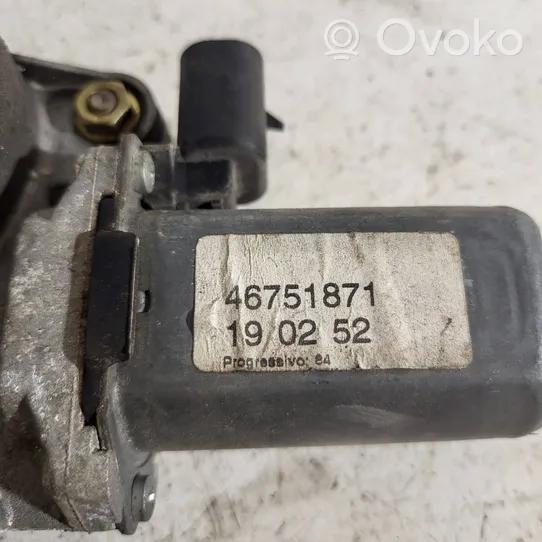 Alfa Romeo 147 Silniczek podnośnika szyby drzwi przednich 46751871