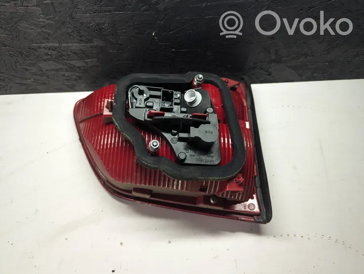 Volkswagen Touran II Lampy tylnej klapy bagażnika 1T0945094A