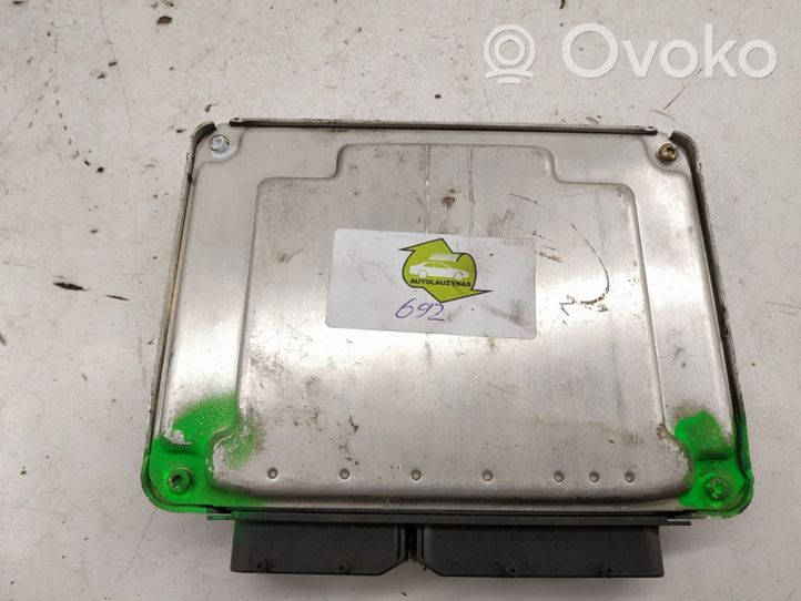 Volkswagen Golf IV Calculateur moteur ECU 