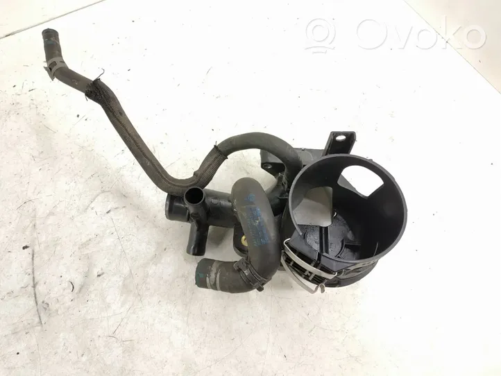 Mercedes-Benz C W204 Staffa/supporto di montaggio del filtro carburante 