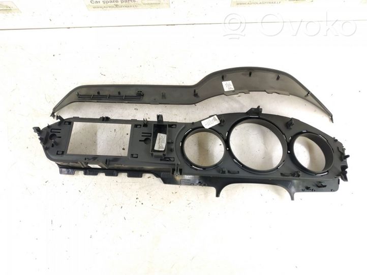 Mercedes-Benz C W204 Radio/GPS head unit trim 