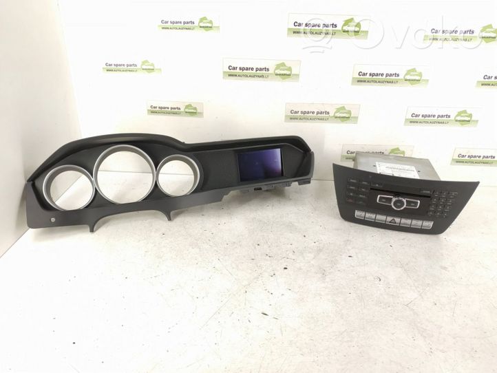 Mercedes-Benz C W204 Panel / Radioodtwarzacz CD/DVD/GPS 