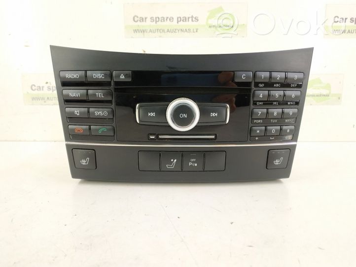 Mercedes-Benz E W212 Panel / Radioodtwarzacz CD/DVD/GPS 