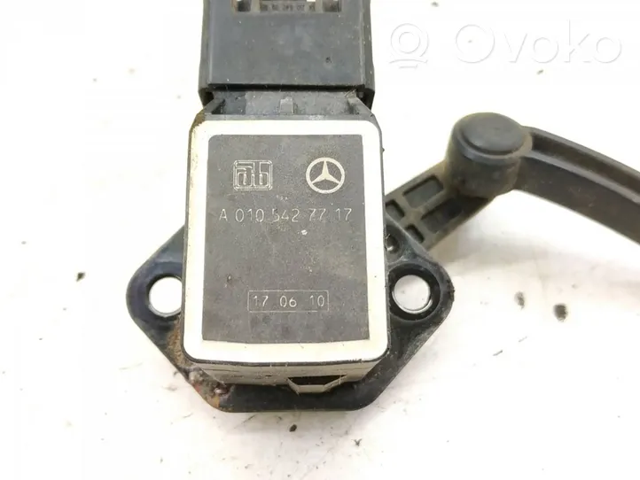 Mercedes-Benz R W251 Czujnik poziomu zawieszenia pneumatycznego osi przedniej 