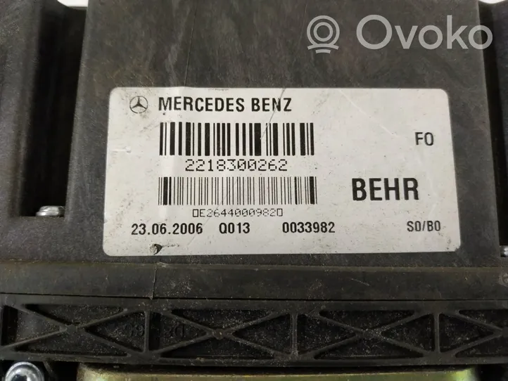 Mercedes-Benz S W221 Montaje de la caja de climatización interior 