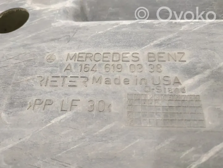 Mercedes-Benz ML W164 Moottorin alustan välipohjan roiskesuoja 