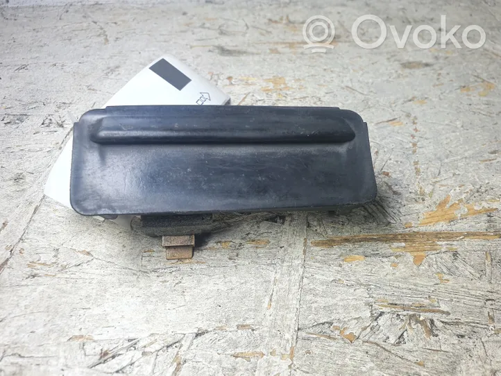 Audi A4 S4 B5 8D Uchwyt / Rączka zewnętrzna otwierania klapy tylnej / bagażnika 8D0827565A