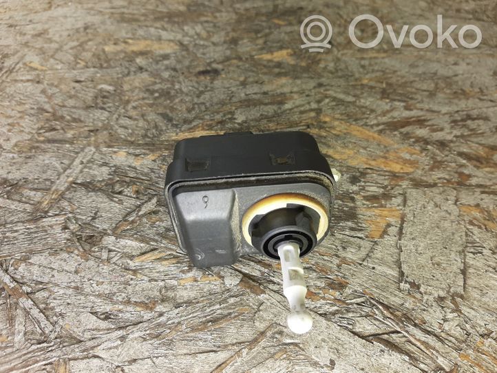 Volvo XC70 Headlight level adjustment motor P2004