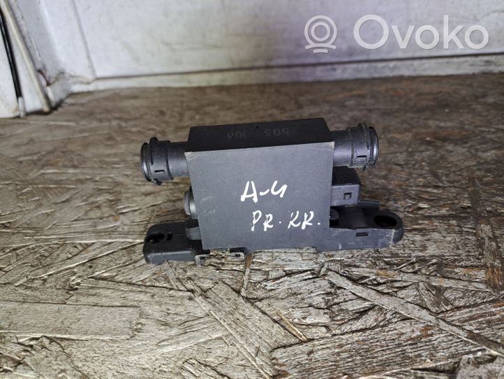 Audi A4 S4 B5 8D Unité de commande / module de verrouillage centralisé porte 4A0959981