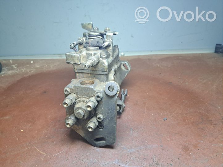 Volkswagen Jetta I Fuel injection high pressure pump 068130108N