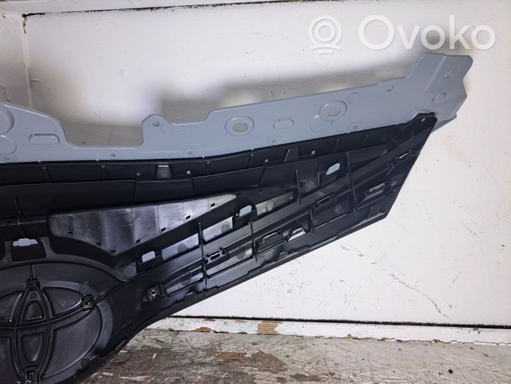 Toyota Avensis T270 Etupuskurin ylempi jäähdytinsäleikkö 5311405120