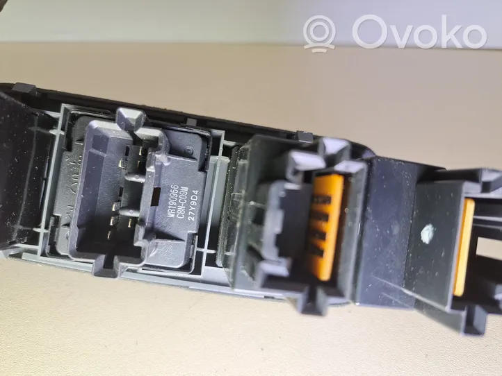 Mitsubishi Space Runner Schalter Versteller Außenspiegel XR320889