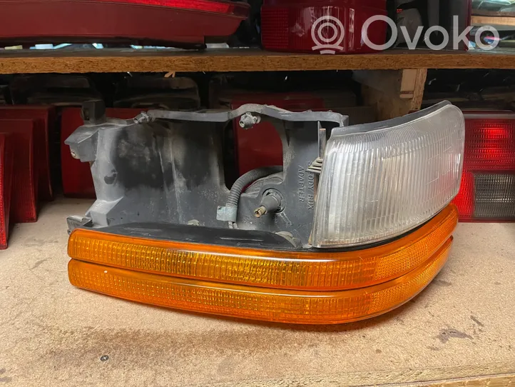 Chrysler Voyager Lampa przednia 5263475