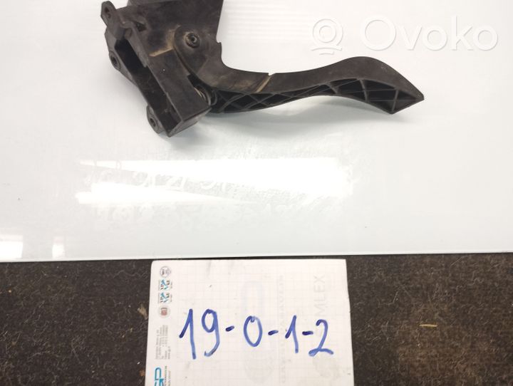 Ford Focus Accelerator throttle pedal D1U7A