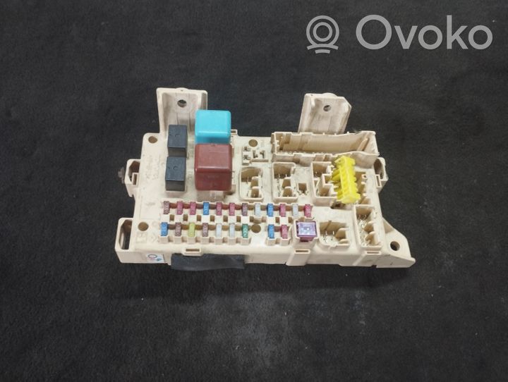 Toyota Avensis Verso Module de fusibles 8922144030