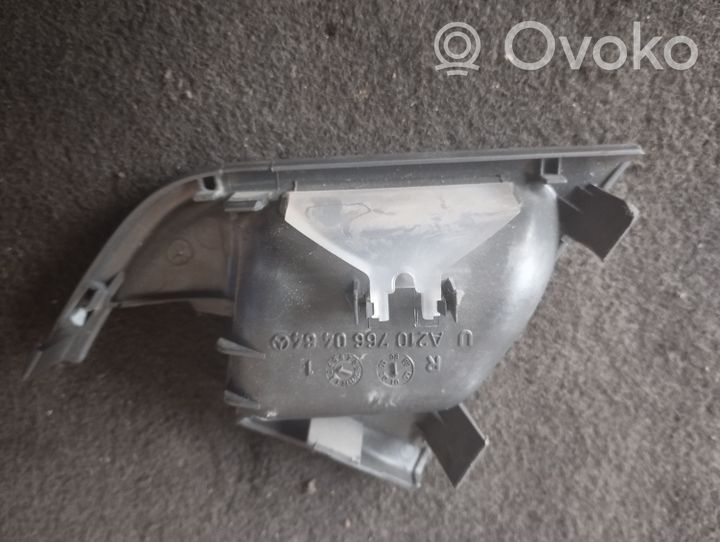 Mercedes-Benz E W210 Rivestimento della maniglia interna per portiera anteriore A2107660464